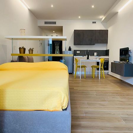 Апартаменты Domus13-With Private Parking Бари Экстерьер фото