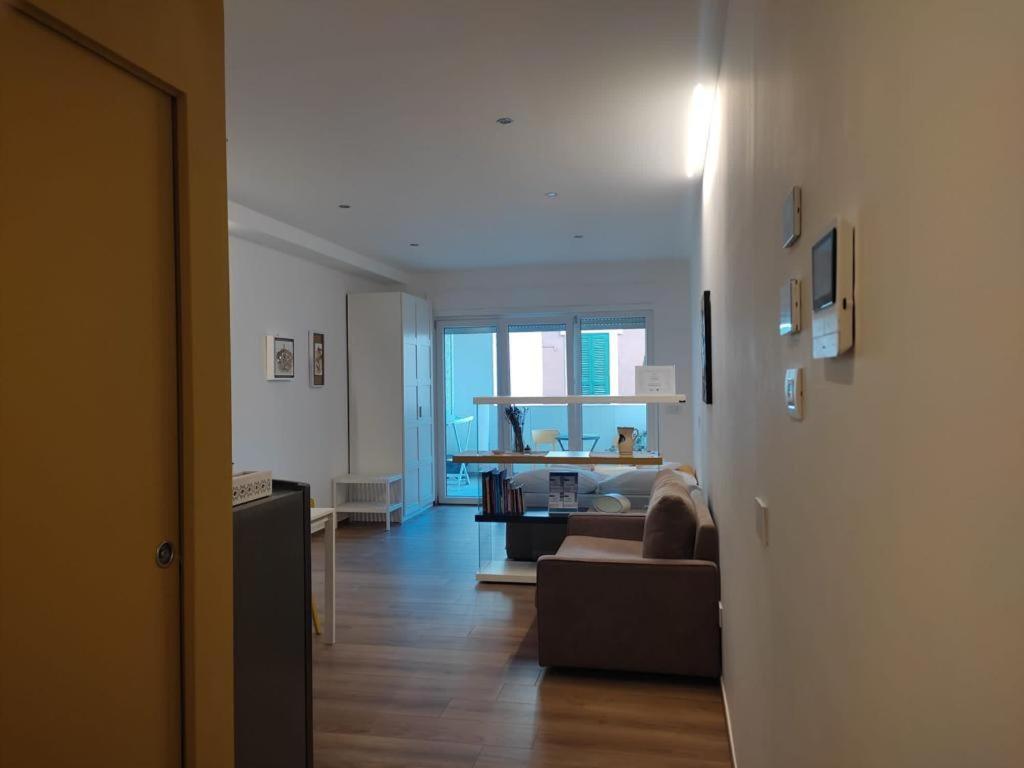Апартаменты Domus13-With Private Parking Бари Экстерьер фото