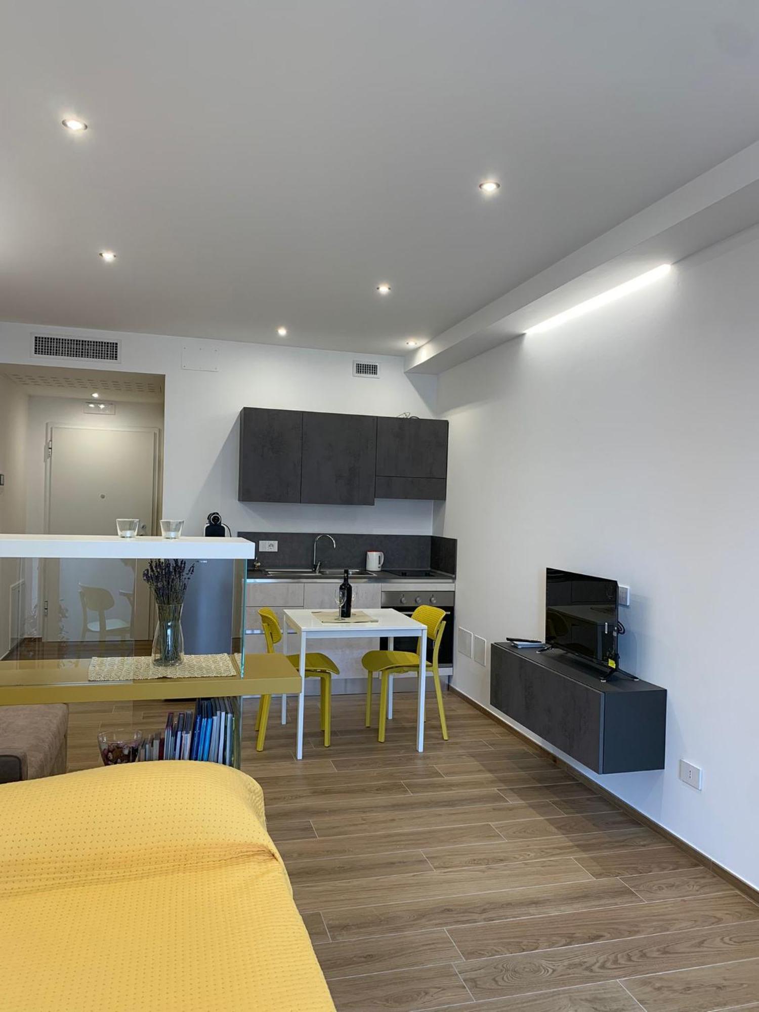 Апартаменты Domus13-With Private Parking Бари Экстерьер фото